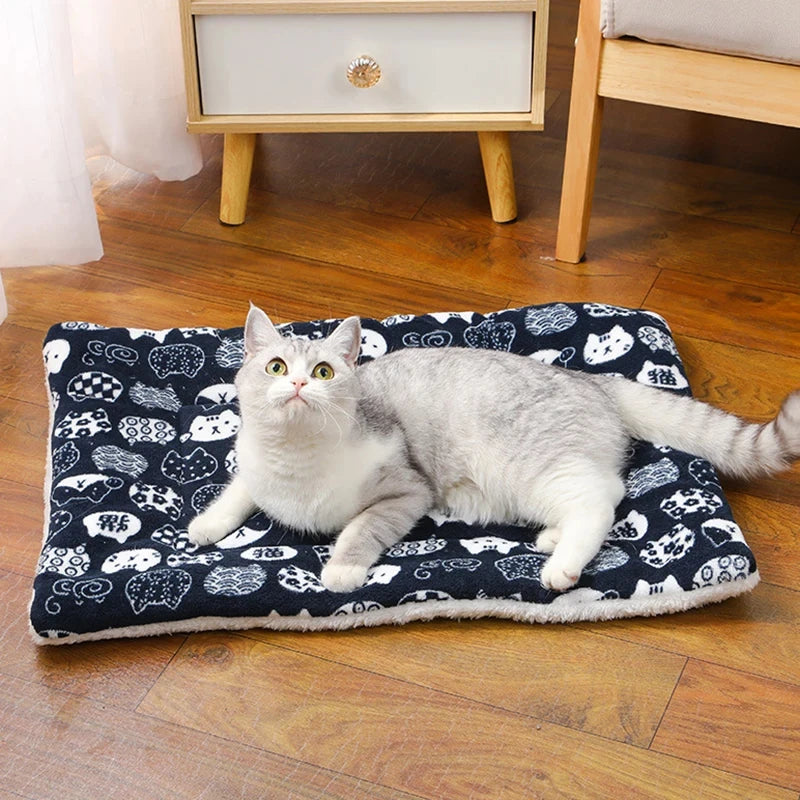 Flannel Pet Mat for Cats & Dogs – Soft, Warm & Breathable